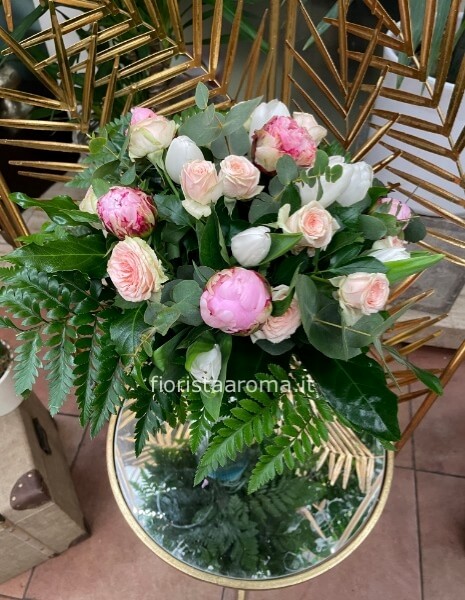 Bouquet di rose e peonie